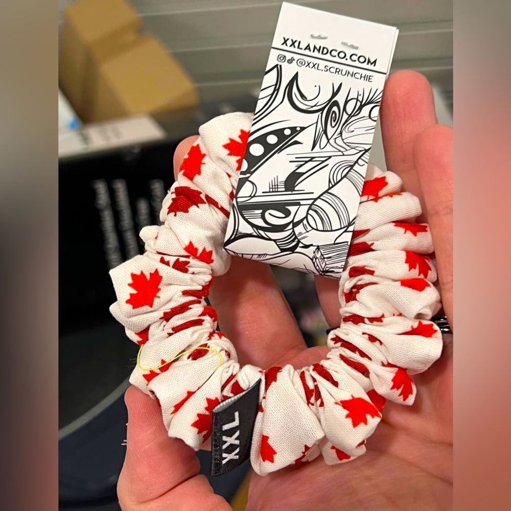 XXLANDCO XXL and Co Fabric Scrunchi Canada Print Size XS Scrunchy NWT Hair Tie